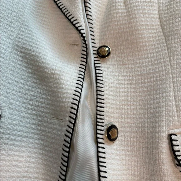 Zara Chic White Blazer with Black Trim - Picture 3 of 4